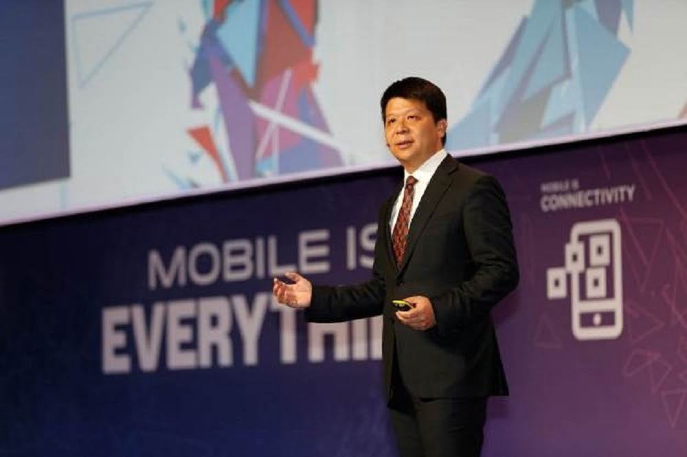 Guo-Ping-Vicepresidente-y-CEO-Rotatorio-de-Huawei-durante-su-intervención-en-el-MWC-e1456325078933