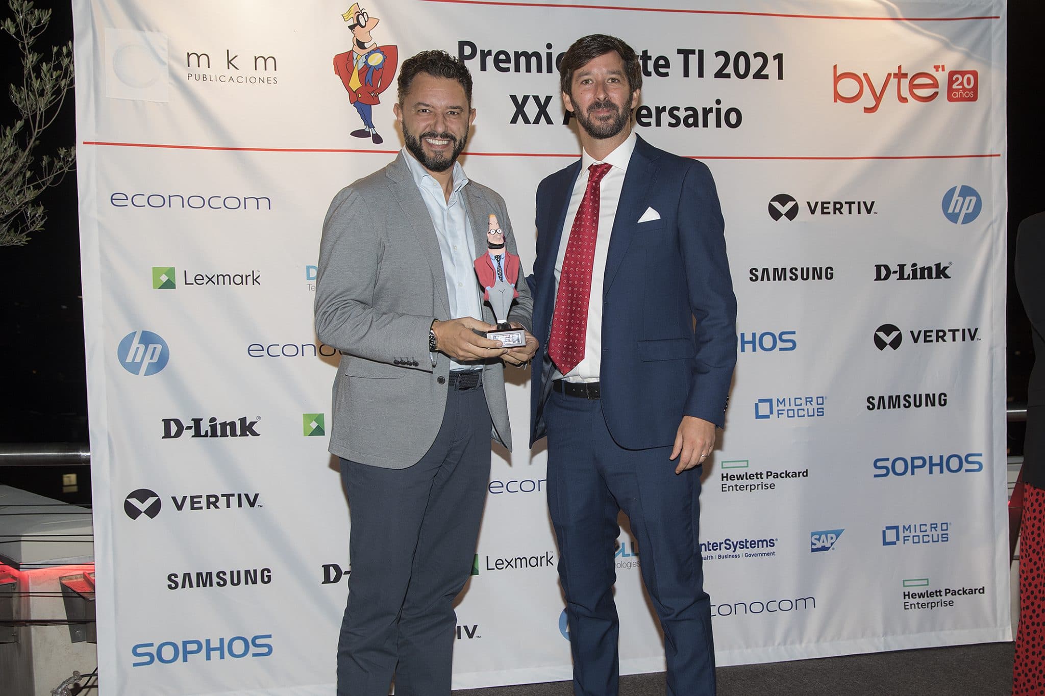 Osmar Polo, CEO T-Systems , recoge el premio a la Mejor Empresa de Servicios TIC
