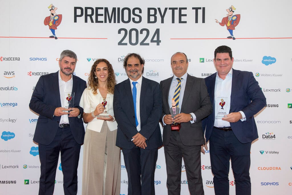 Manuel Serrano, CISO de Grupo Atresmedia, junto a los finalistas Josep Bardalló, CISO y DPO de Recoletas Salud; Mabel González, CISO del SERMAS y Luis Paredes, CISO y CTO de Ingesan 