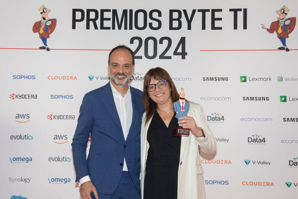 Premio a la Transformación Digital del Servicio al Cliente para Naturgy
Entrega: Alejandro Romero, Vicepresidente de Salesforce
Recoge: Elena Castaños, Head of IT, Clientes y Mercados en Naturgy 