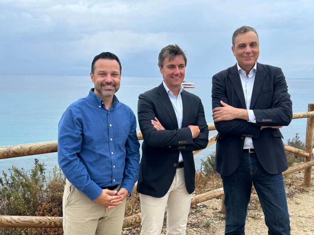 Nuek redefine el rendimiento de los pagos digitales con Orizon 3 De izquierda a derecha, Ángel Pineda CEO de Orizon junto a Enrique García y Miguel Ángel Prieto de Nuek