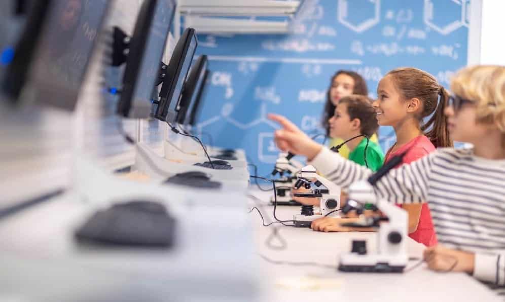 IA generativa y protección de datos de menores: implicaciones para la ciberseguridad educativa 20 IA generativa y protección de datos