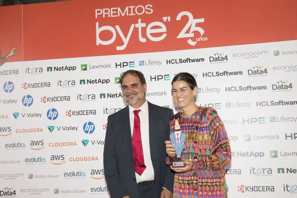 Mejor empresa TIC. Salesforce. Recogió el premio María Ángeles Santos, Vicepresidenta de Salesforce