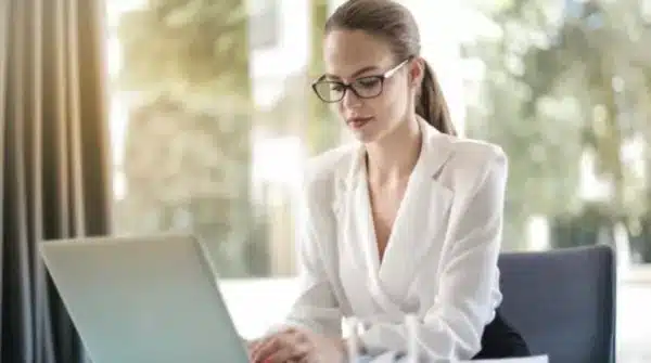 Trabajo e IA en 2030: ¿De verdad vamos a trabajar menos horas?
