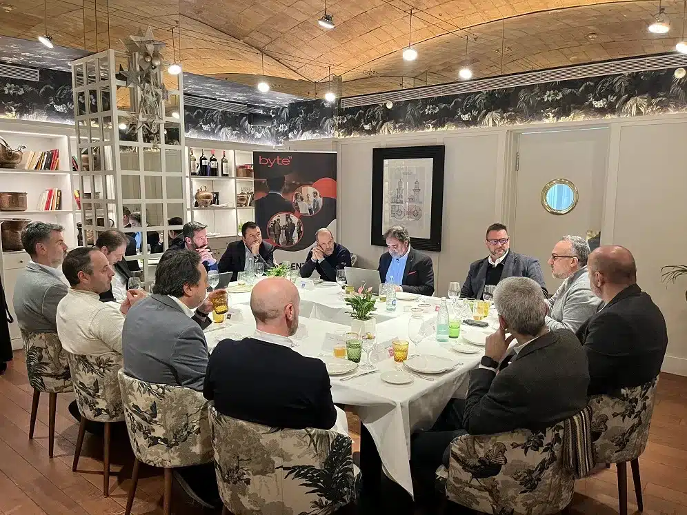 Cómo definir una estrategia de gobernanza responsable de la IA 7 Apertura gobernanza responsable de la IA
