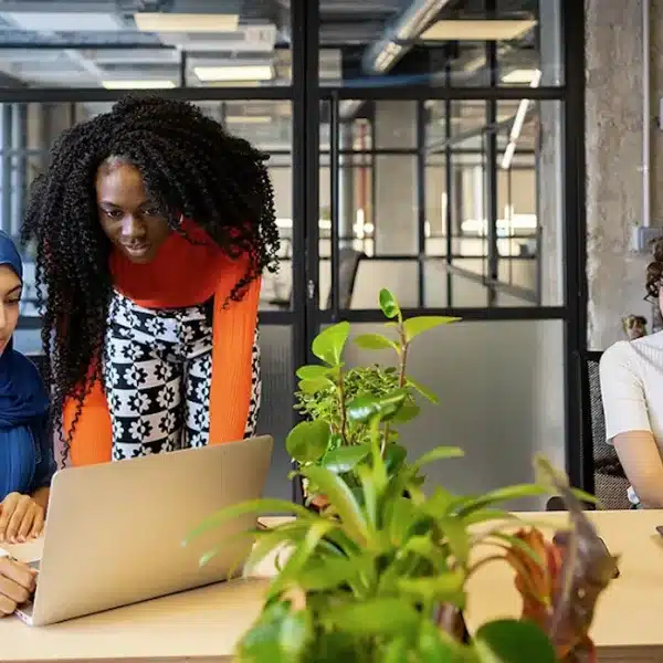 Accenture Edge ayuda a empresas mid-market con el potencial de la IA 