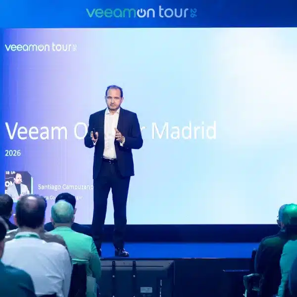Revista Byte TI - Noticias de Informática | Noticias de Tecnología | Noticias Ciberseguridad para el CIO, Director de Sistemas y Ciberseguridad 2 Veeam impulsa un modelo unificado de resiliencia, seguridad y confianza en la IA
