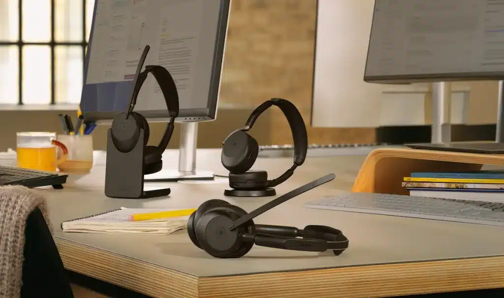 Jabra lanza tres nuevos auriculares Evolve3 para distintos perfiles profesionales 3 auriculares Jabra Evolve3 45 65 65 Flex Stereo Teams