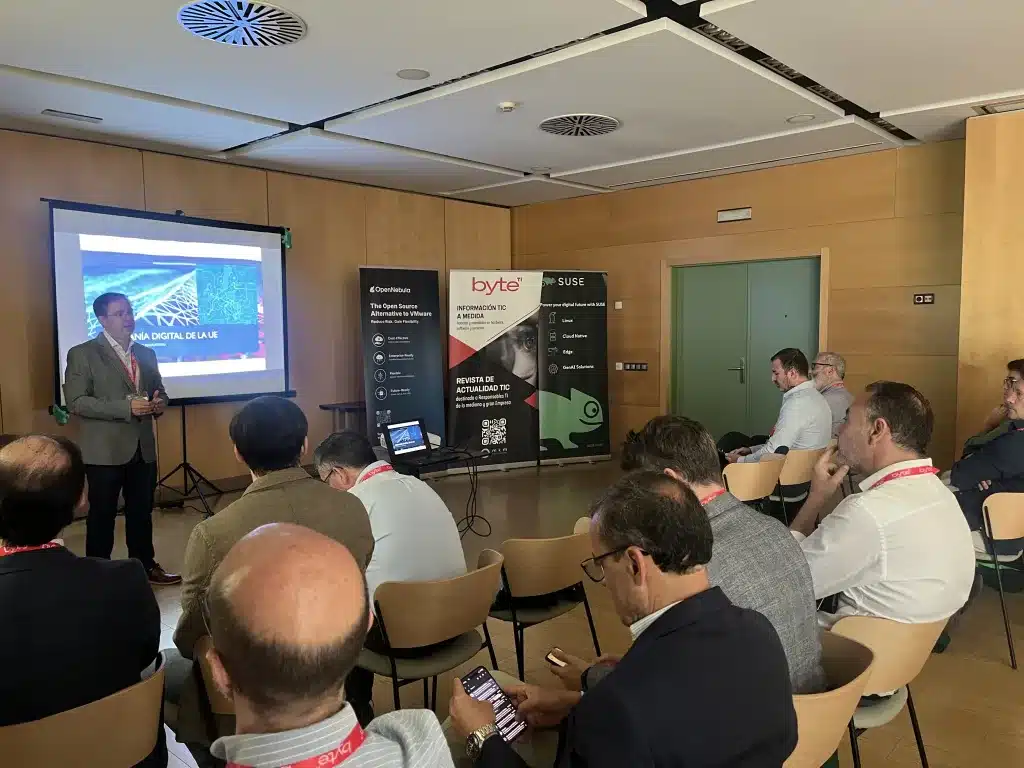 Soberanía digital en Europa. El futuro de la nube y los datos europeos 3 Fernando Gordillo Sánchez, jefe del servicio de informática del Parlamento de Andalucía, durante su intervención