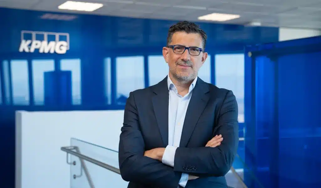El 58% de las empresas españolas medianas cambiará su gestión de RR.HH en los próximos 3 años 3 El 58% de las empresas españolas medianas cambiará su gestión de RR.HH en los próximos 3 años 1