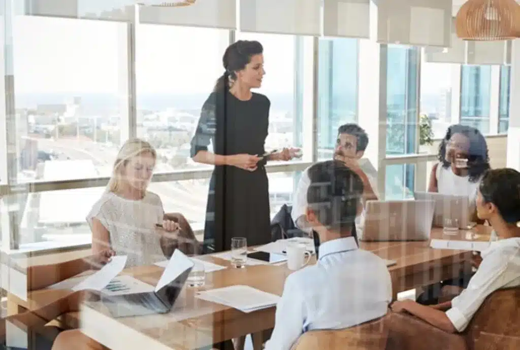 El 82% de empleados en España utiliza la IA sin informar a su empresa 1 empleados y uso de la IA Cegid