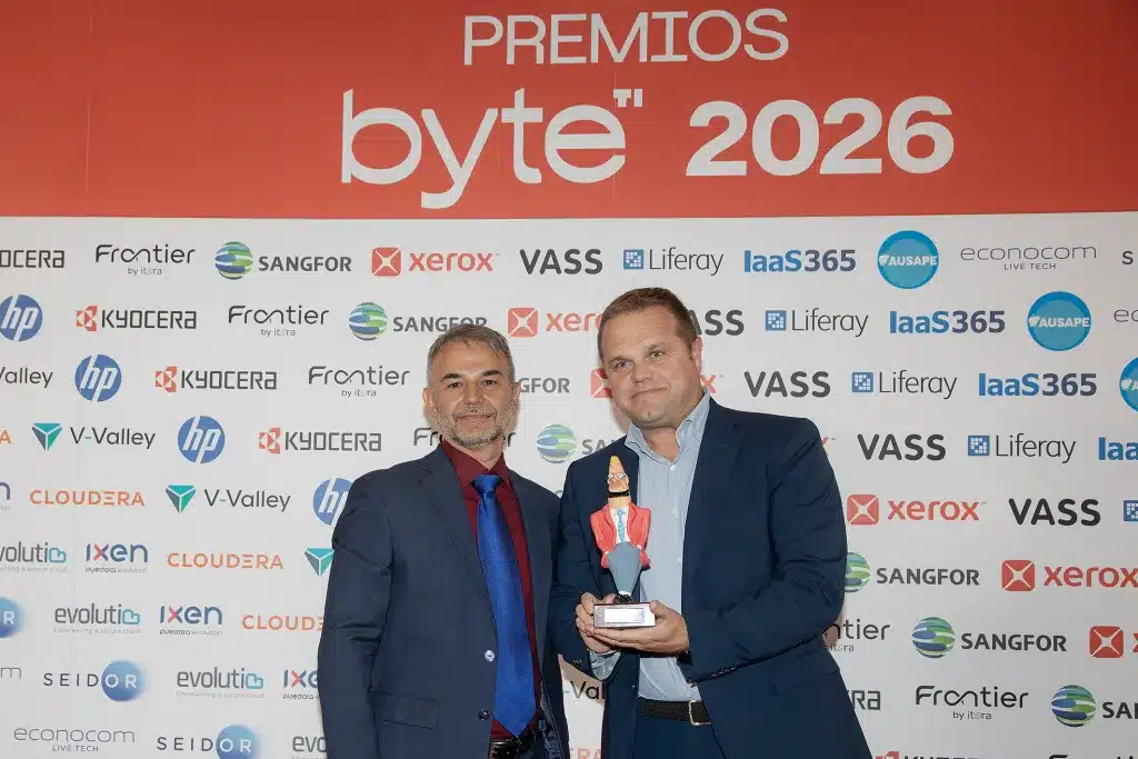 Premio a la Mejor empresa de ciberseguridad para Crowdtrike. Lo recogió Juan Luis Garijo del Cura, Vice President Southern Europe de CrowdStrike 