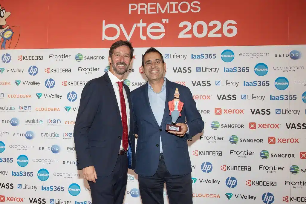 Mejor Portfolio de Soluciones aplicando IA Soberana para HCL Software. Recogió el galardón Santos Diez, Country Manager de HCL Software