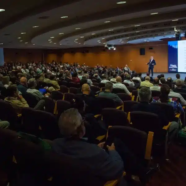 Revista Byte TI - Noticias de Informática | Noticias de Tecnología | Noticias Ciberseguridad para el CIO, Director de Sistemas y Ciberseguridad 4 El 81 % de los CIOs confía en la IA para ahorrar costes, aunque solo el 6% la ha desplegado